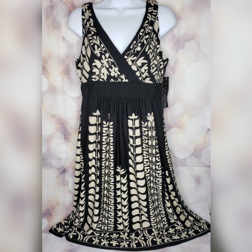 🌴 NWT Tiana B. Floral design dress